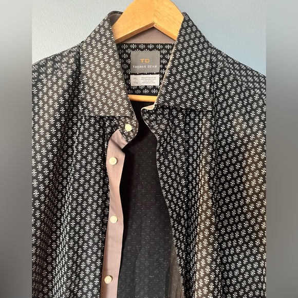 Thomas Dean NWOT Long Sleeved Stylish Shirt in Pristine Condition!! - Picture 10 of 15